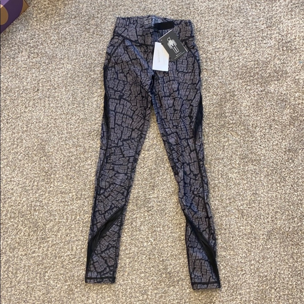 NWT Bandier Human Performance Engineering Leggings